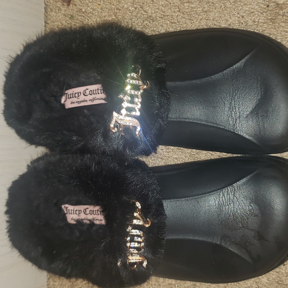 Juicy Couture clogs with fur